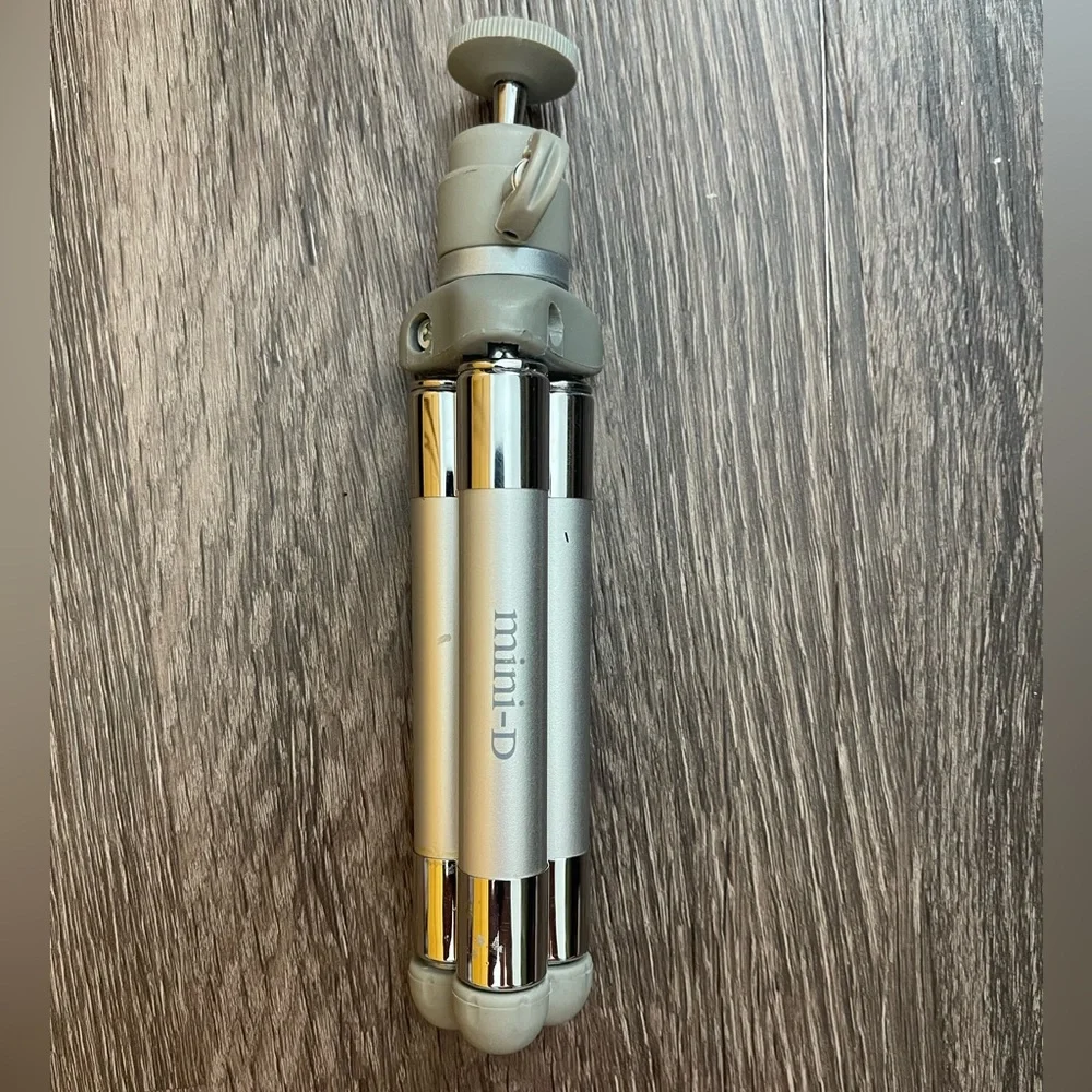 Mini-D Silver Tripod